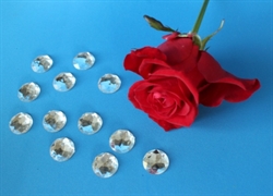 12 stk. Små dekorations akryl  "diamanter" flad bagside. Ø ca. 1,8 cm.